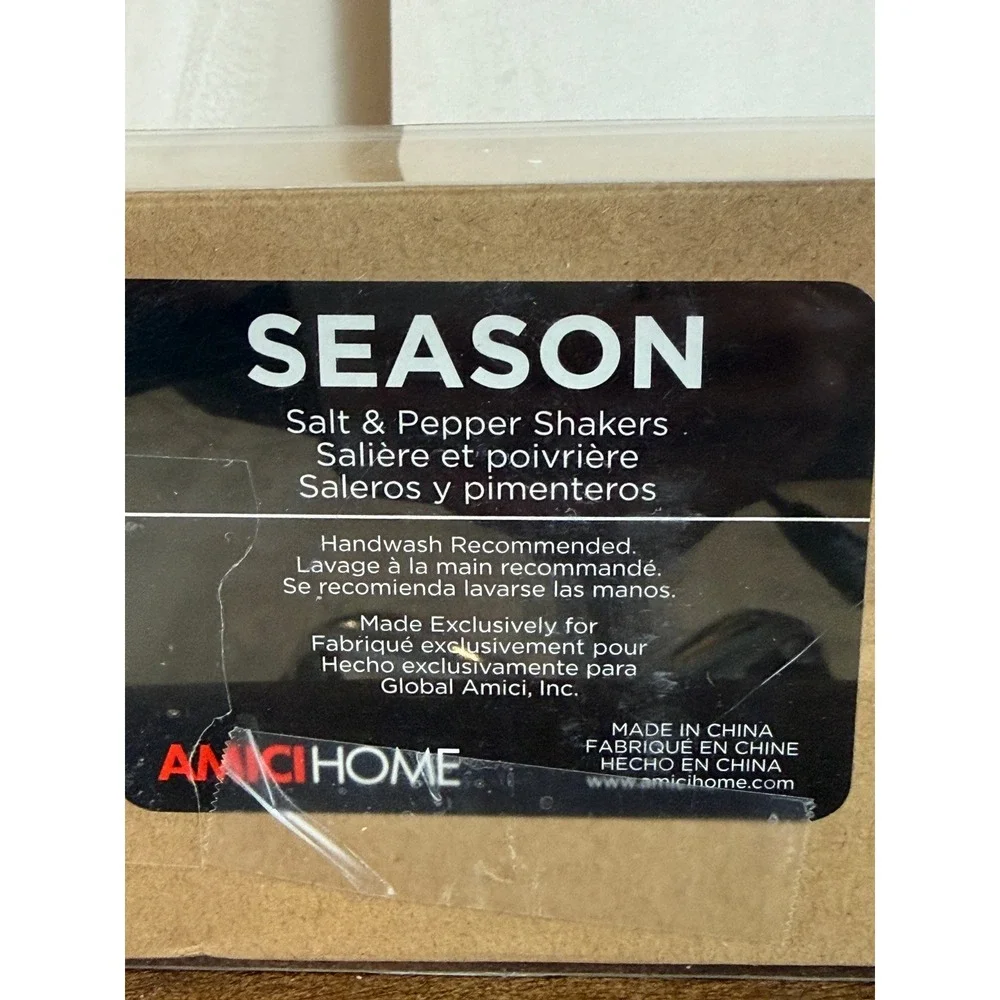 NEW Amici Home Gingerbread Men Holiday Ceramic Salt and‎ Pepper Shakers